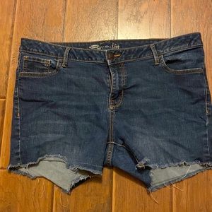 Old Navy The Rockstar “Homemade” Jean Shorts, Size 18